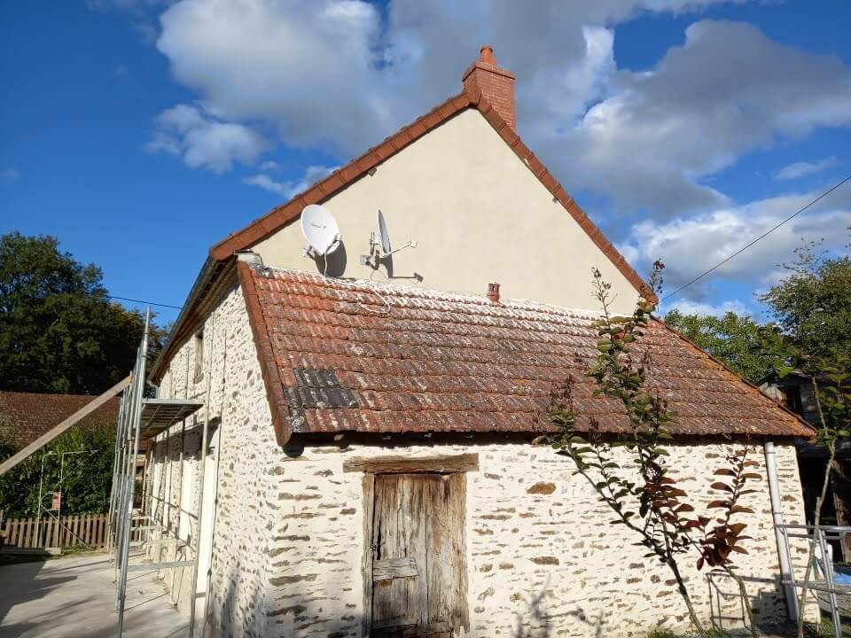 crépit et rejointage d'une facade de maison en Creuse.